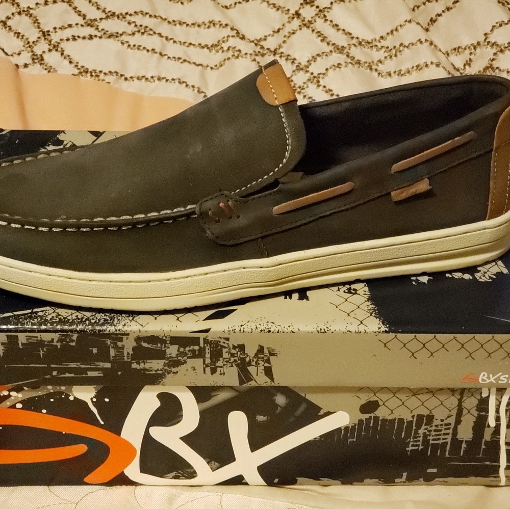 Men size 10 navy casual GBX